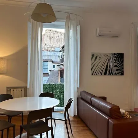 Your Nest At Colosseum!!